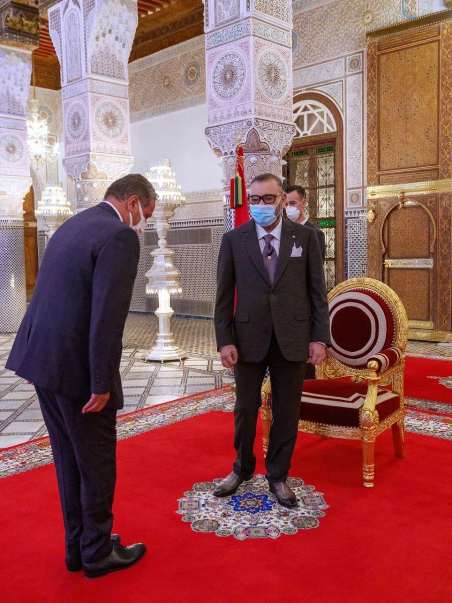 الملك محمد السادس لدى استقباله عزيز اخنوش