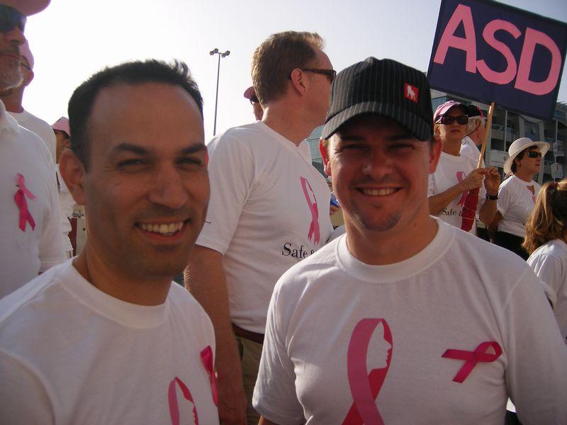خلال حملة لمكافحة سرطان الثدي