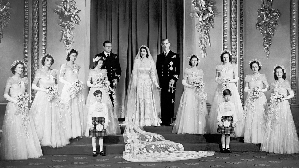 ملكة بريطانيا تحتفل مع زوجها بالذكرى السبعين لزواجهما