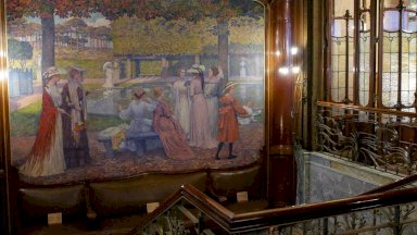 لوحة فوق الدرج في فندق سولفاي ، المصمم على طراز فن الآرت نوفو صممه فيكتور أورتا