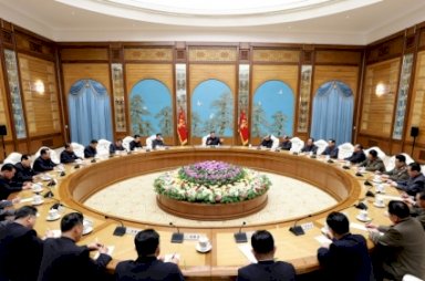 كوريا الشمالية توصي بتشديد إجراءات التصدي لكورونا