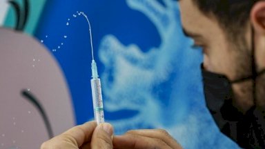 إسرائيل وافقت على إرسال خمسة آلاف جرعة الى الفلسطينيين