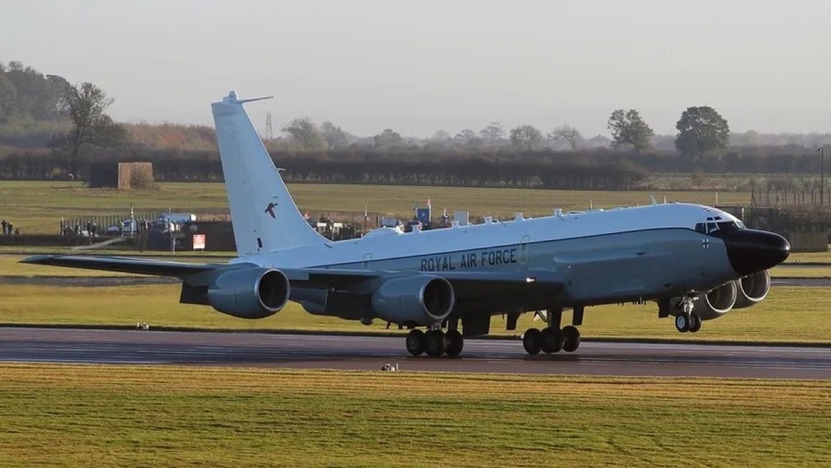 الطائرة البريطانية RC-135W Rivet Joint 