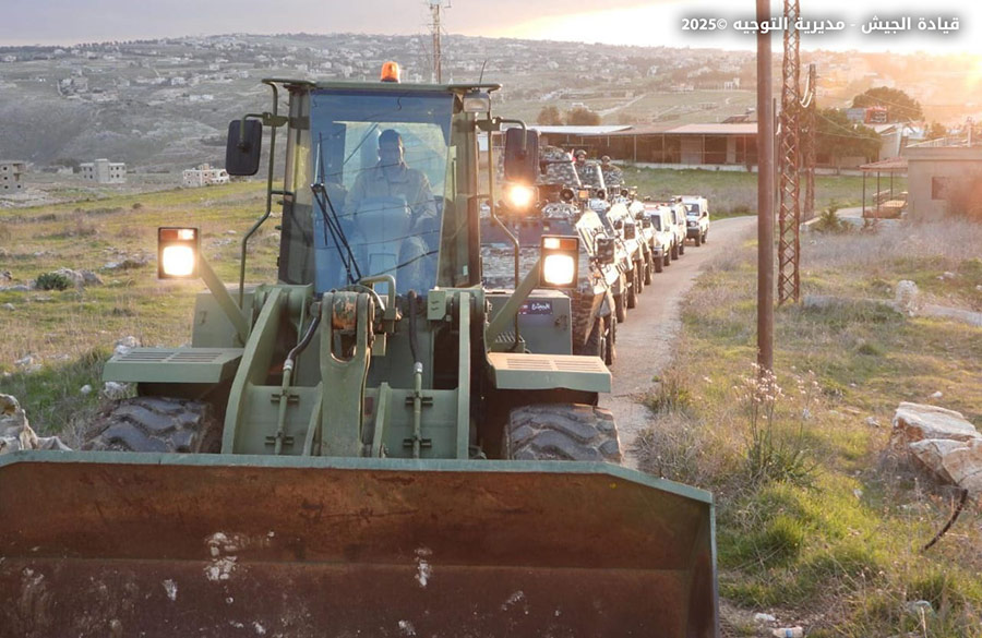 آليات الجيش اللبناني تفتح الطرق المؤدية إلى القرى الجنوبية بعد انسحاب الجيش الإسرائيلي منها © مديرية التوجيه