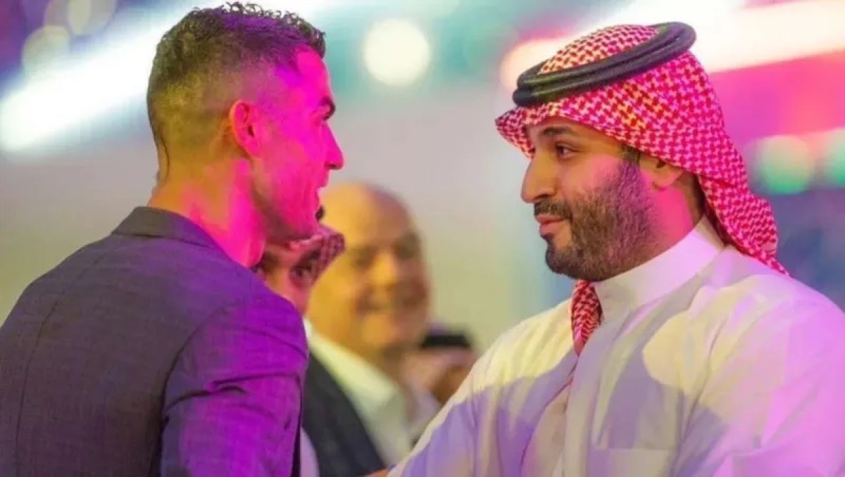 ولي العهد السعودي يلقي التحية على كريستيانو رونالدو سفيرًا عالميًا لكأس العالم للرياضات الإلكترونية