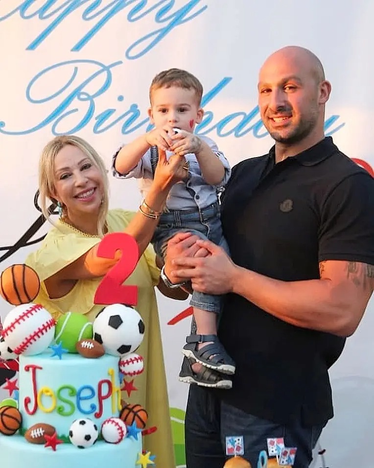 نعمة عون برفقة ابنها خليل وحفيدها