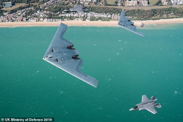 استُخدمت قاذفات B-2 الأميركية ومقاتلات F-35 الشبحية في ضربات ضد أهداف إيرانية