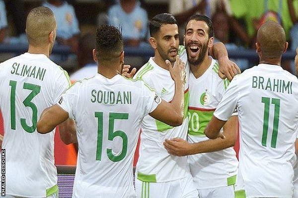 سجل رياض محرز هدفي الجزائر في مرمى زيمبابوي