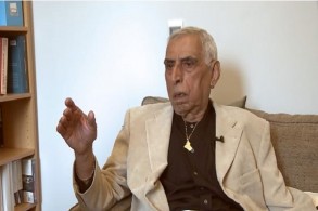 الإعلامي فخري كريم يروي تحولات الشاعر سعدي يوسف