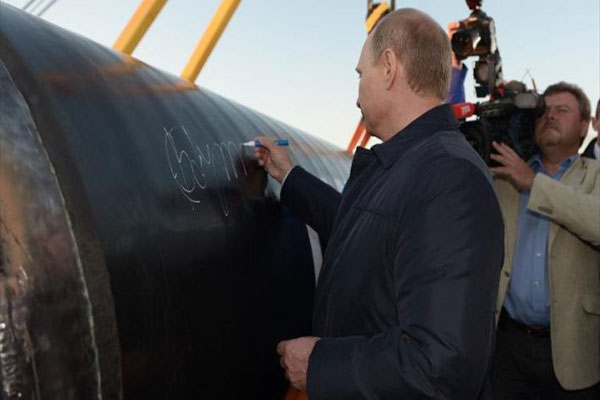 بوتين مطلقًا الاثنين أعمال بناء الأنبوب الذي ستصدر من خلاله روسيا للمرة الأولى الغاز إلى الصين