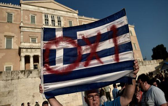 معترض على خطة الدائنين لليونان أمام الممصرف المركزي