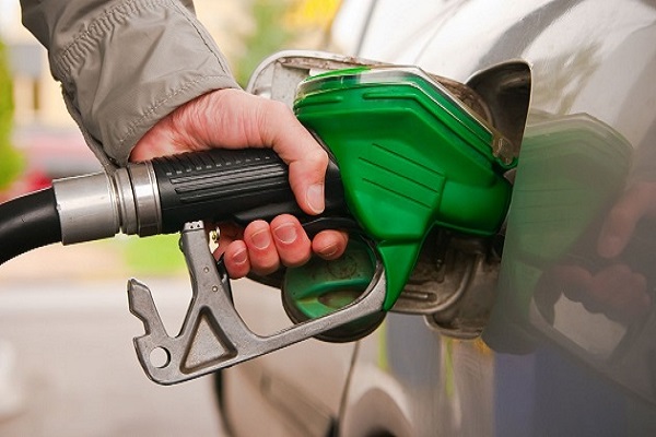 تراجع اسعار البنزين في الامارات للشهر الثاني على التوالي