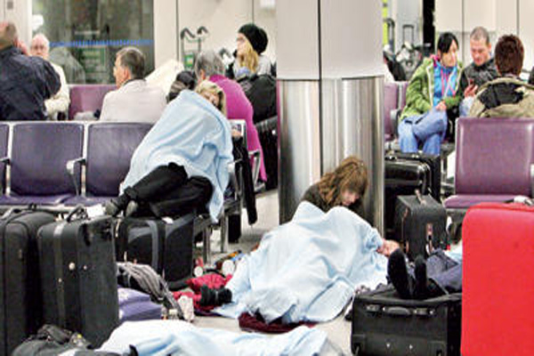 الغاء رحلات في مطارات لندن تعرقل الوضع العام على مستوى الملاحة الجوية