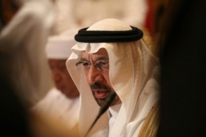 انتعاش أسعار النفط على خلفية إعلان السعودية خفض الانتاج