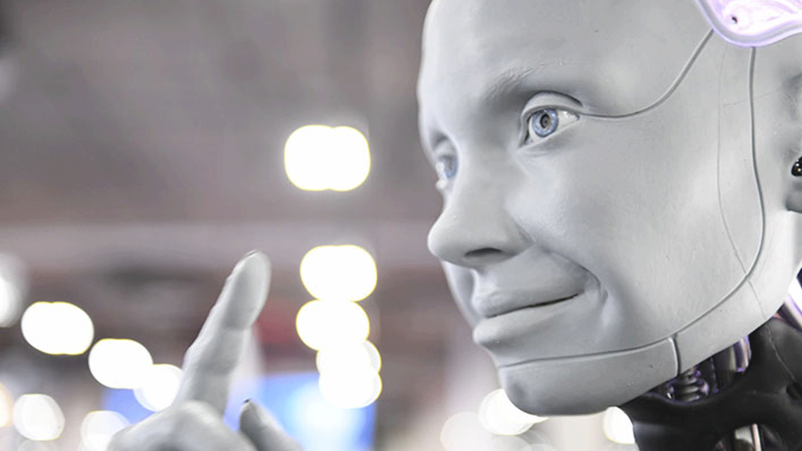 هذا الروبوت Ameca ذو الشكل البشري الهندسي مع الذكاء الاصطناعي عُرِضَ خلال معرض الإلكترونيات الاستهلاكية (CES) في 5 كانون الثاني\ يناير 2022 في لاس فيغاس، نيفادا