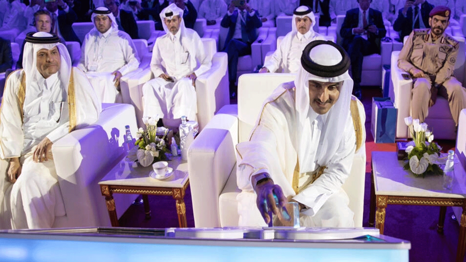 أمير قطر الشيخ تميم بن حمد آل ثاني خلال وضع حجر الأساس لمشروع توسعة حقل الشمال للغاز في راس لفان في 3 تشرين الأول(اكتوبر) 2023