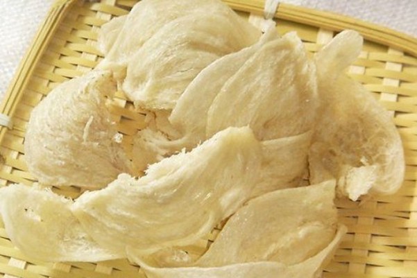 أعشاش الطيور الصغيرة المصنوعة من لعابها والتي تتحول الى الحساء الأغلى في العالم