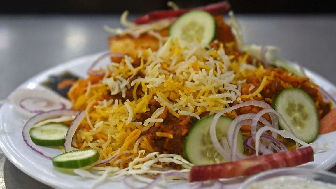 طبق البرياني فخر كراتشي...والطهاة يتنافسون على وصفته الأفضل