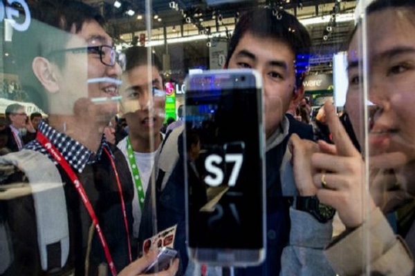 سامسونغ تحقق أعلى أرباح خلال عامين بفضل مبيعات الهواتف الذكية