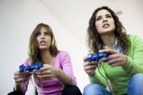 الفتيات أكثر تأثراً من الصبية بأضرار ألعاب الفيديو !