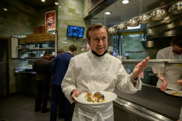 الطاهي الفرنسي في نيويورك دانييل بولود فاز بلقب أفضل صاحب مطعم في العالم