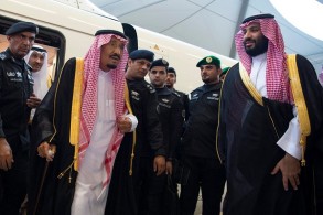 للمرة الأولى... الملك سلمان يصل المدينة المنورة عبر قطار الحرمين