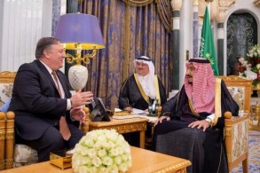 العاهل السعودي يلتقي وزير الخارجية الأميركي في الرياض