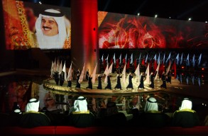 الامارات تهنئ البحرين بعيدها