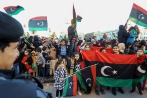 آلاف الليبيين يحتفلون بالذكرى الثامنة للثورة على نظام القذافي