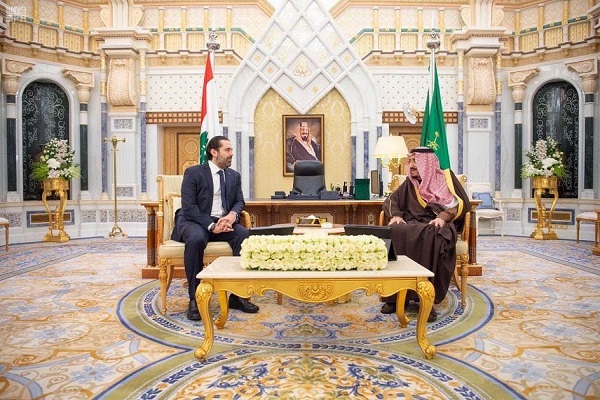 العاهل السعودي ورئيس وزراء لبنان يستعرضان مستجدات الأحداث