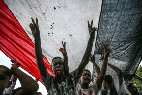 اتفاق بين المحتجّين والجيش السوداني على