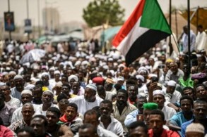 قادة الاحتجاجات في السودان يدعون إلى