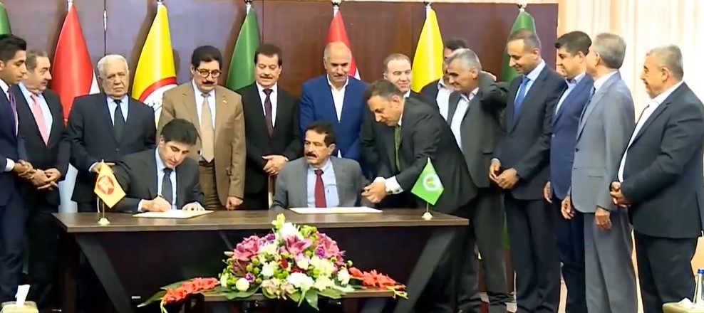 توقيع اتفاق تشكيل حكومة اقليم كردستان العراق من قبل نجيرفان بارزاني وكوسرت رسول