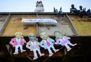 البشير أمام نيابة مكافحة الفساد... تفاصيل الاستجواب