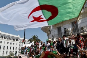 في الجزائر... الحراك والسلطة في مأزق!