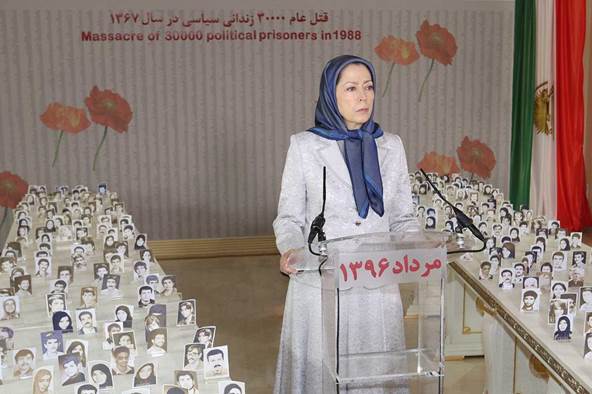 رجوي مع صور لضحايا مجزرة اعدام 30 الف سجين سياسي عام 1988