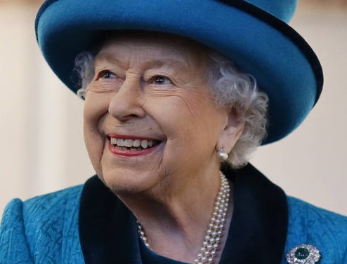 ملكة بريطانيا كم عمرها
