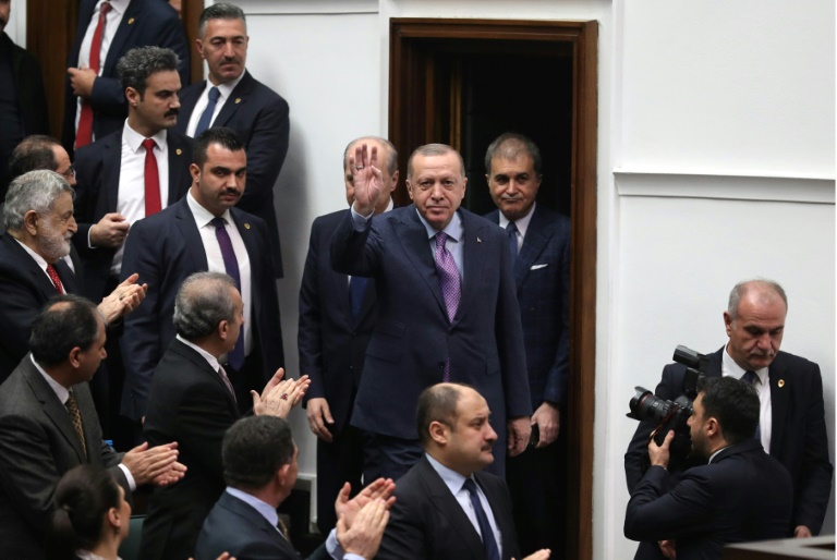 اردوغان يدافع عن مسؤول ديني متهم برهاب المثليين