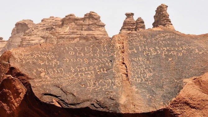 السعودية نيوز |  ما قصة الفنون الصخرية في تبوك؟ 