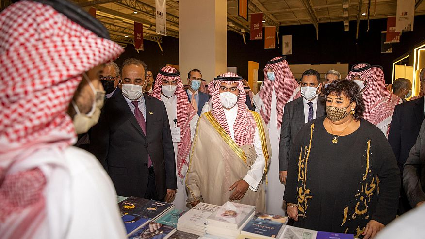 السعودية نيوز |  وزير الثقافة السعودي يدشن معرض الرياض الدولي للكتاب 2021 
