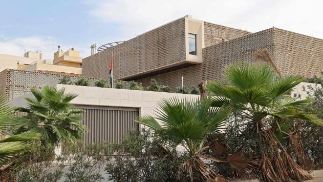 السعودية نيوز |  قرار إماراتي صادم.. عرض السفارة في بيروت للبيع 