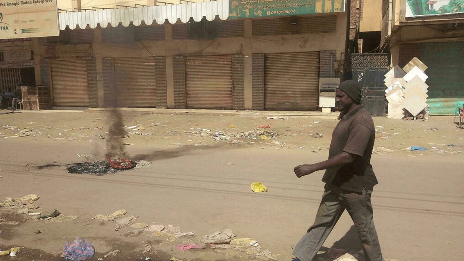 المتاجر مغلقة في سوق ساجان بالخرطوم في 18 كانون الثاني/يناير 2022، في سياق حملة عصيان مدني بعد مقتل سبعة متظاهرين مناهضين للانقلاب.