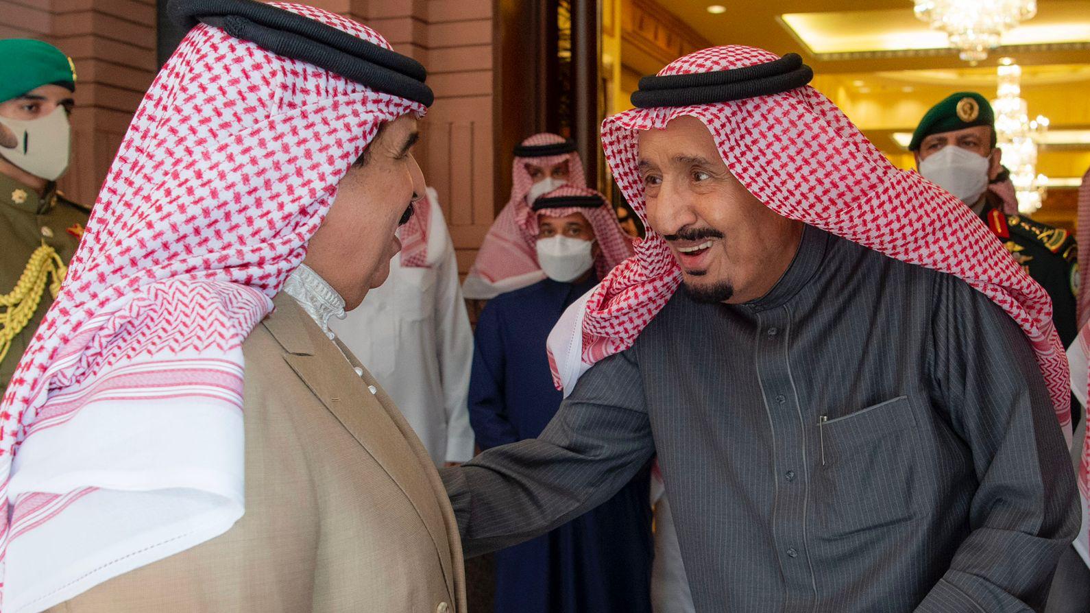 السعودية نيوز |  الملك سلمان يستقبل ملك البحرين 