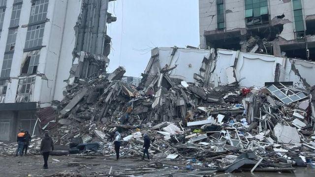 مشهد من الخراب الذي خلفه زلزال تركيا