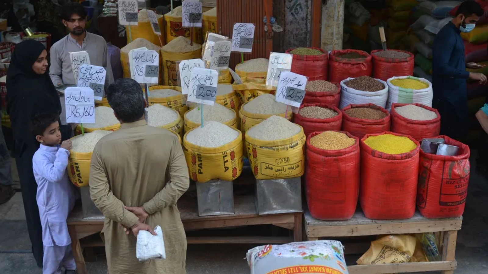 باكستان تعاني من أزمة اقتصادية وارتفاع في الأسعار