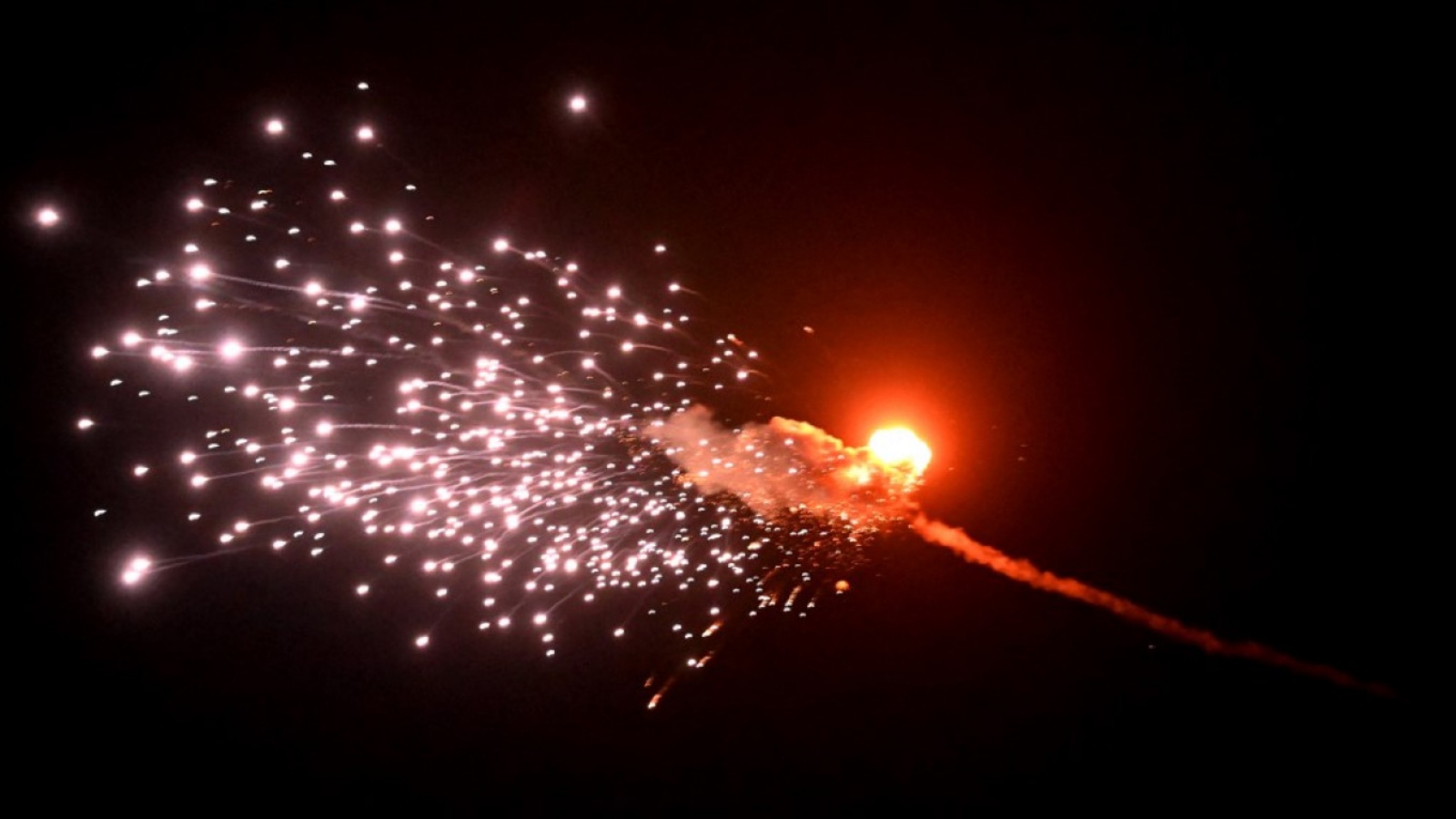 انفجار طائرة بدون طيار بعد إسقاطها فوق كييف خلال هجوم بطائرة مسيرة روسية