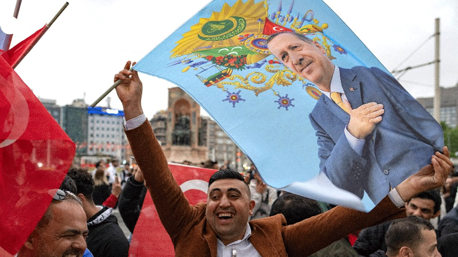 مؤيدو إردوغان يحتفلون بنصره عشية إعلان فوزه في الدورة الثانية من الانتخابات التركية