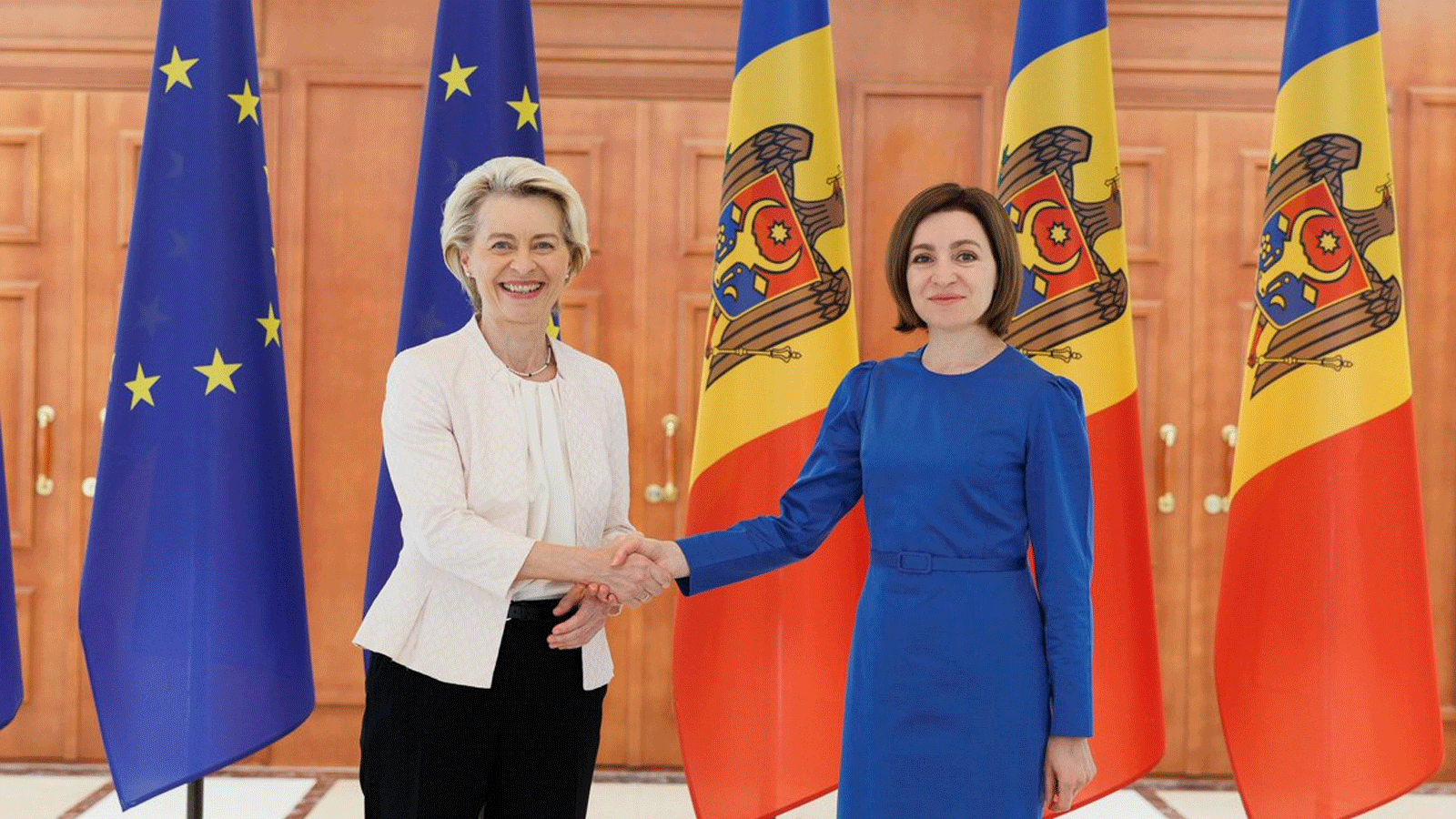 رئيسة مولدافيا المنتخبة مايا ساندو تستقبل رئيسة المفوضية الأوروبية أورسولا فون دير لايين(تويتر)