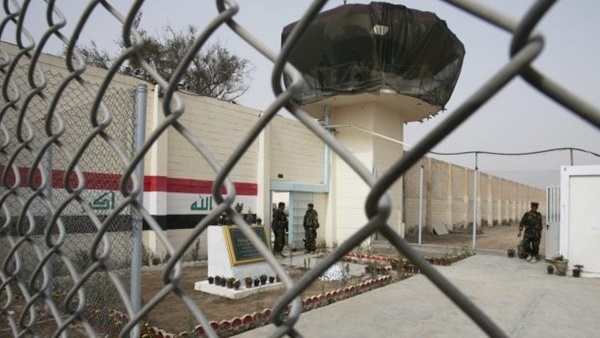 سجن التاجي في بغداد تم اعتقال مديره بتهمة السماح بادخال مخدرات وهواتف نقالة لنزلائه (اعلام محلي)