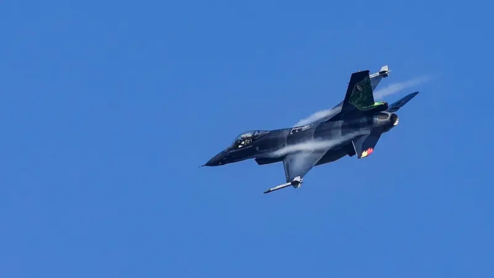 مقاتلة بلجيكية من طراز F-16 تشارك في تدريبات الناتو النووية الجوية 